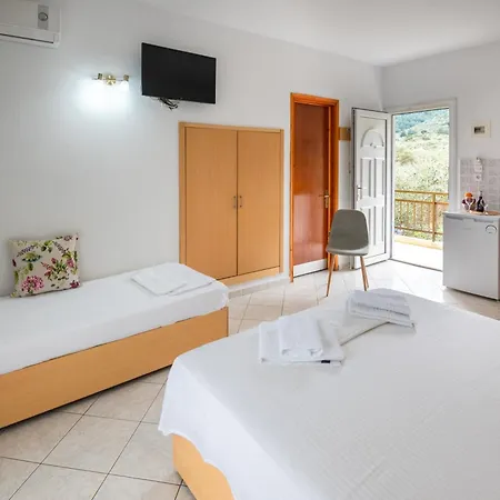 House Elena アパート *