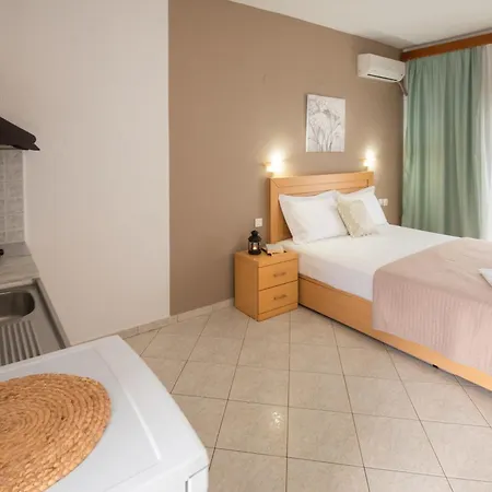 House Elena アパート