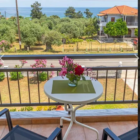 House Elena アパート